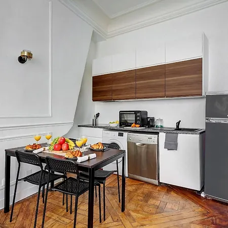 Eiffel Tower & Invalides - 1br - Cityapartmentstay アパート パリ