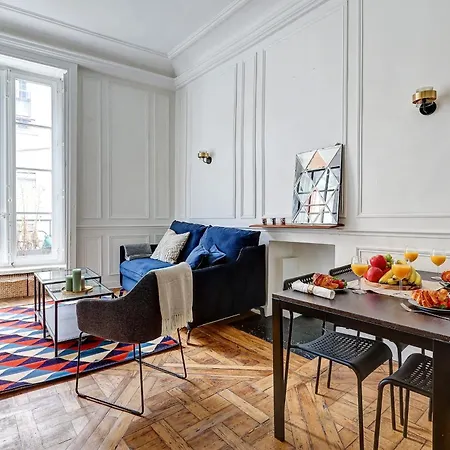 Eiffel Tower & Invalides - 1br - Cityapartmentstay アパート